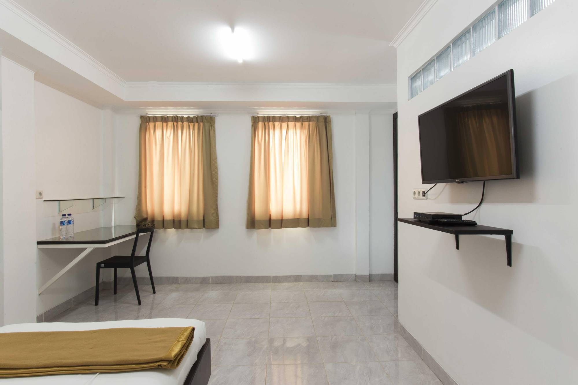 Hotel Reddoorz @ Fatmawati Raya Cilandak  Zewnętrze zdjęcie