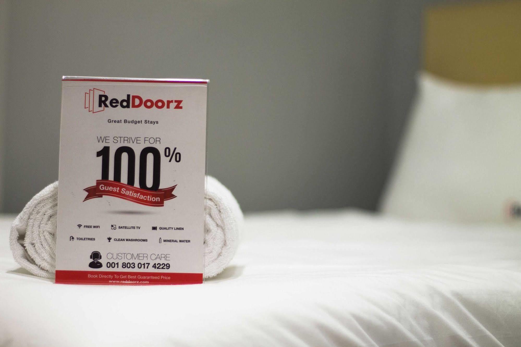 Hotel Reddoorz @ Fatmawati Raya Cilandak  Zewnętrze zdjęcie